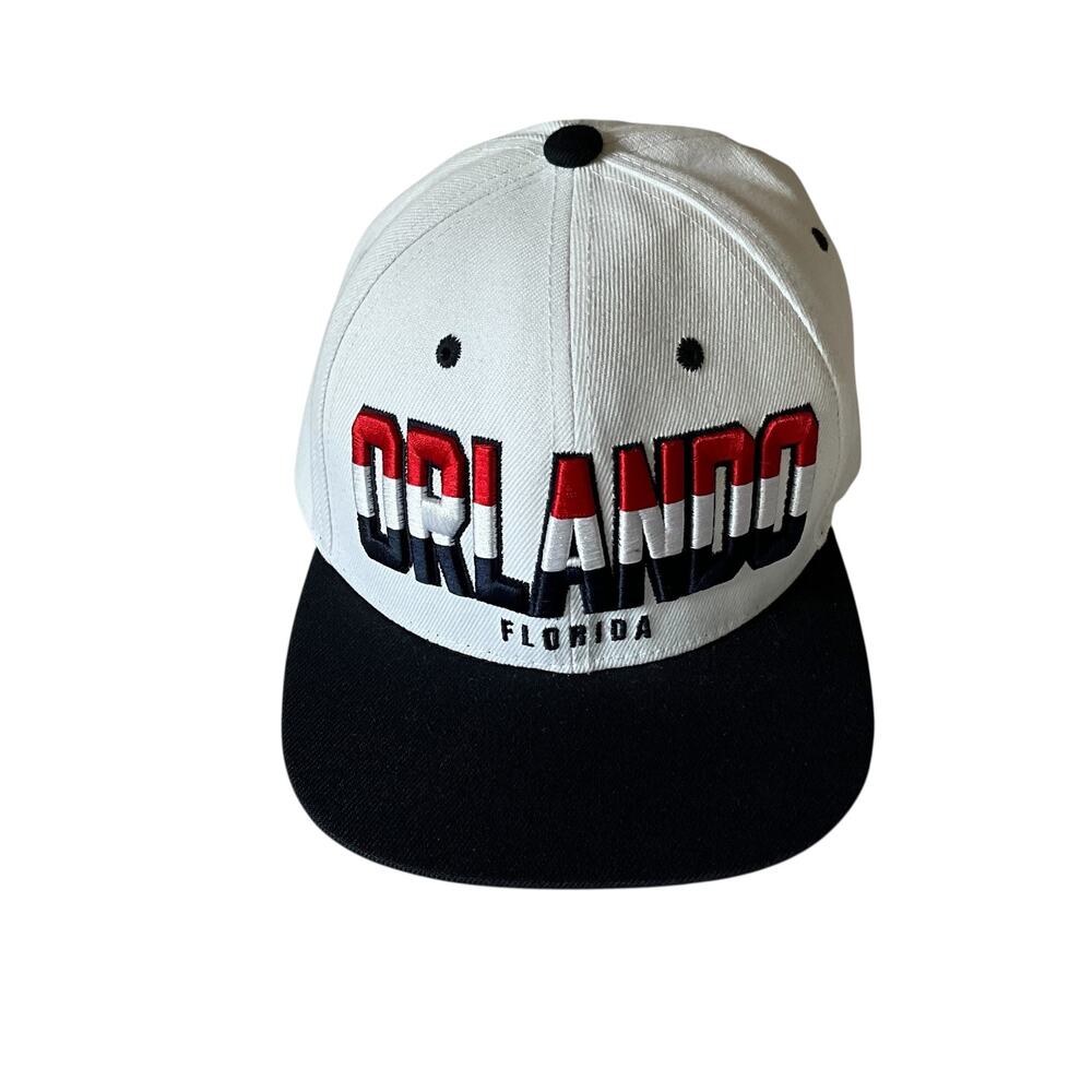 Essencial Orlando Bold Letter Snapback Cap: Y2K, Modern
